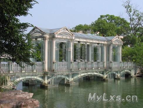 桂林水晶玻璃桥.jpg
