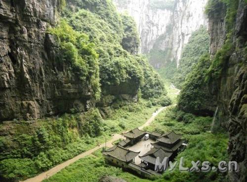 重庆天坑天福客栈.jpg